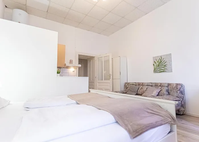 Stylish Small & Cozy - Ideal For Longstays *